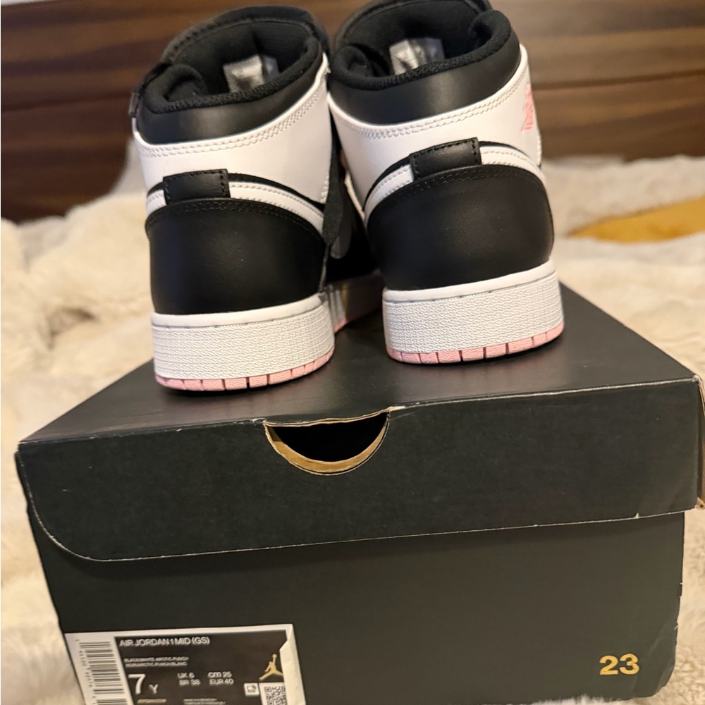 New in Box! Air Jordan 1 Mid GS “Arctic Punch” Size 7Y - Picture 6 of 7